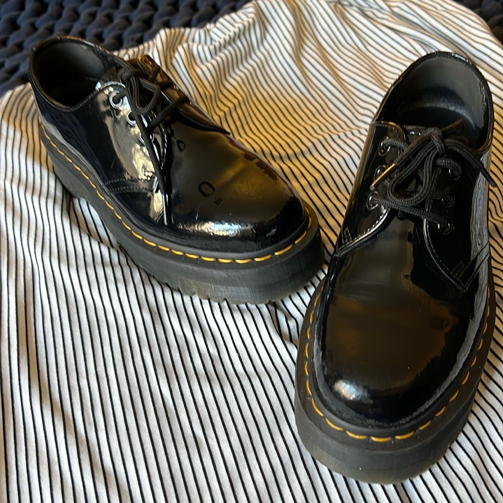 Dr. Martens - Platform Patent Leather Oxfords - size 9